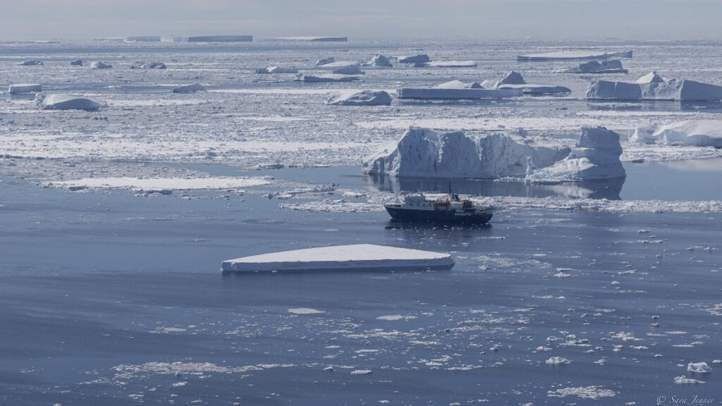 bateau dans la mer de weddell