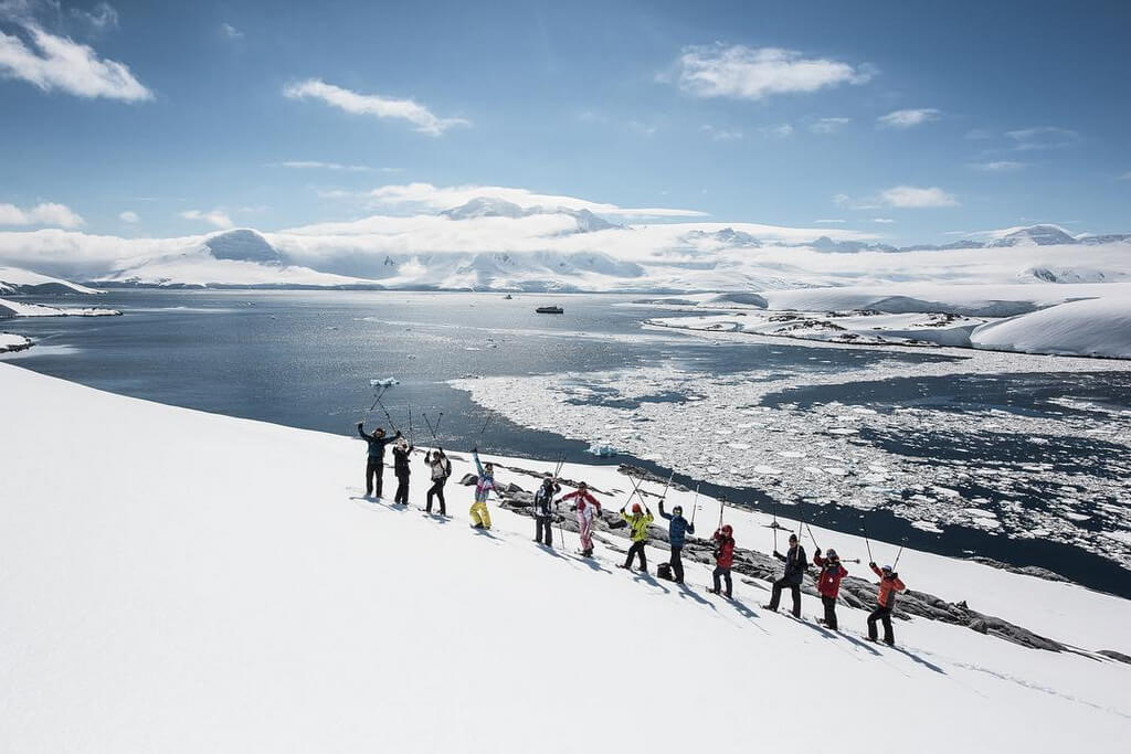 randonnée sur la neige sur les hauteurs de l abaie danco