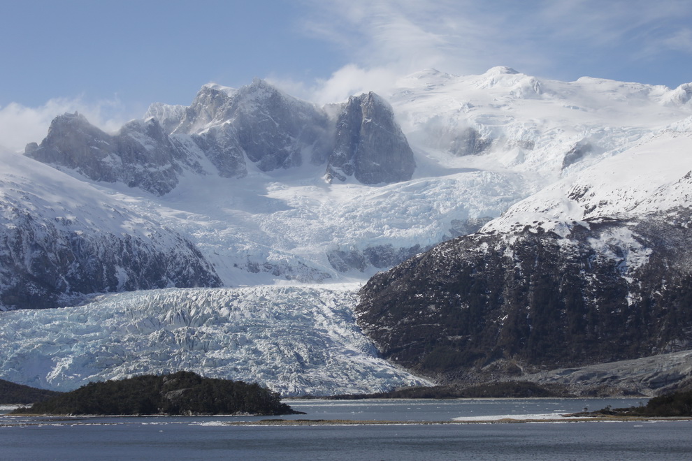 Magnifique photo du glacier Pia jusqu'au sommet sous le soleil